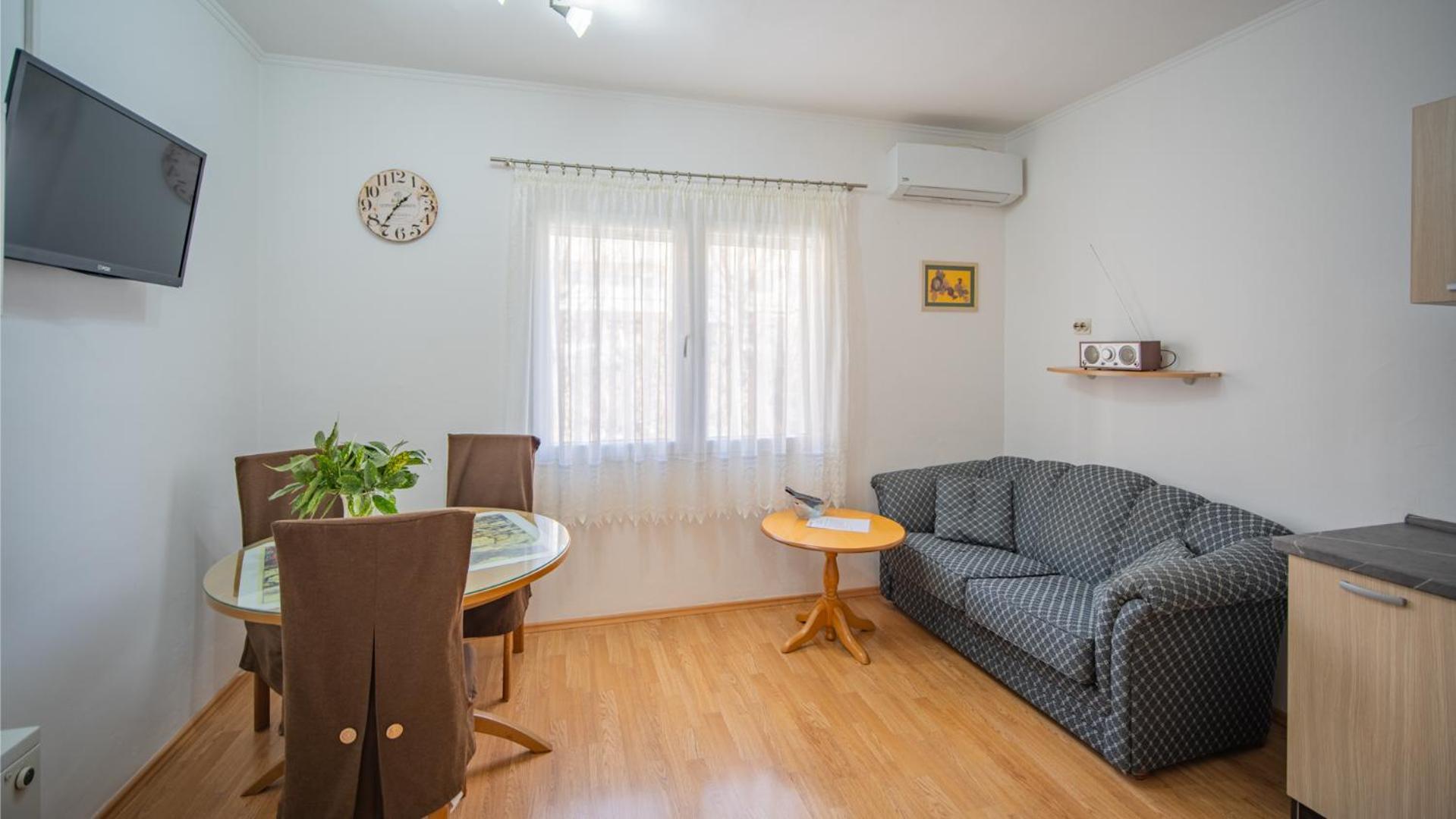 Apartmani Ana ติวัต ภายนอก รูปภาพ